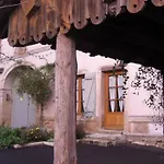 A Avec Cour Fleurie Et Barbecue - Fr-1-589-842 Holiday home