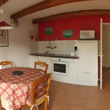 A Avec Cour Fleurie Et Barbecue - Fr-1-589-842