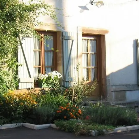 A Avec Cour Fleurie Et Barbecue - Fr-1-589-842