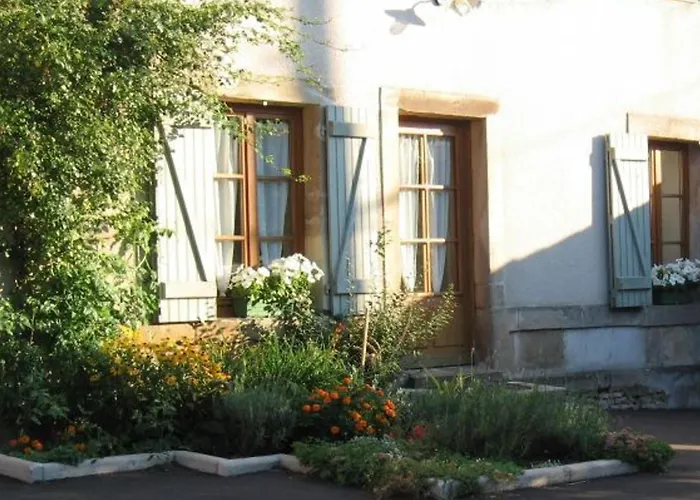 A Avec Cour Fleurie Et Barbecue - Fr-1-589-842